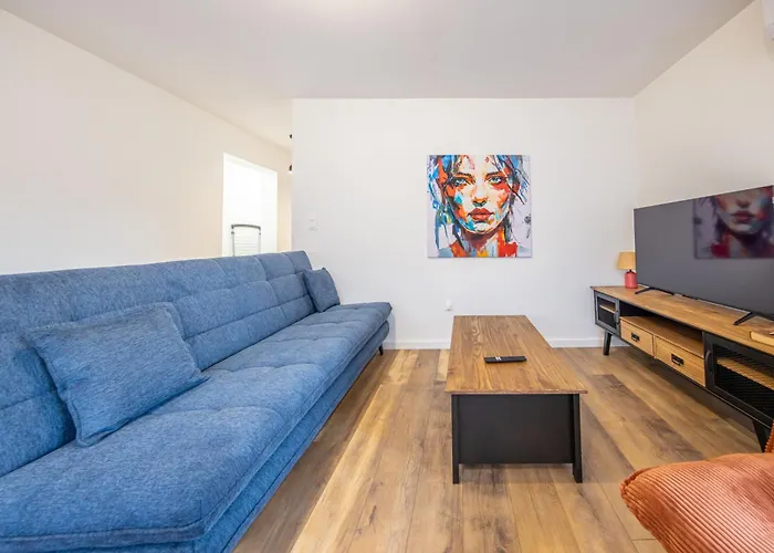 Bright 2 Bedroom I Cozy I Ideal For Family And Business Apartment