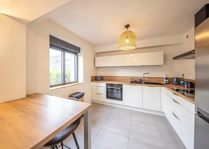 Apartment Bright 2 Bedroom I Cozy I Ideal For Family And Business