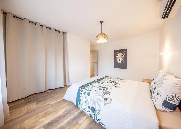 Bright 2 Bedroom I Cozy I Ideal For Family And Business Apartment *